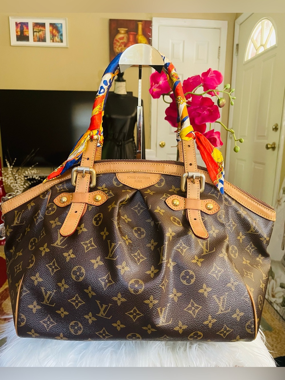 Louis Vuitton Tivoli GM Shoulder Bag